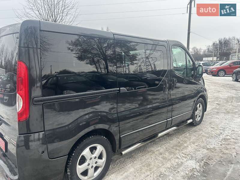 Минивэн Opel Vivaro 2011 в Луцке