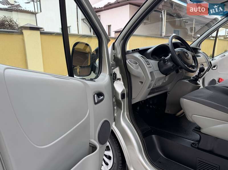 Минивэн Opel Vivaro 2012 в Львове