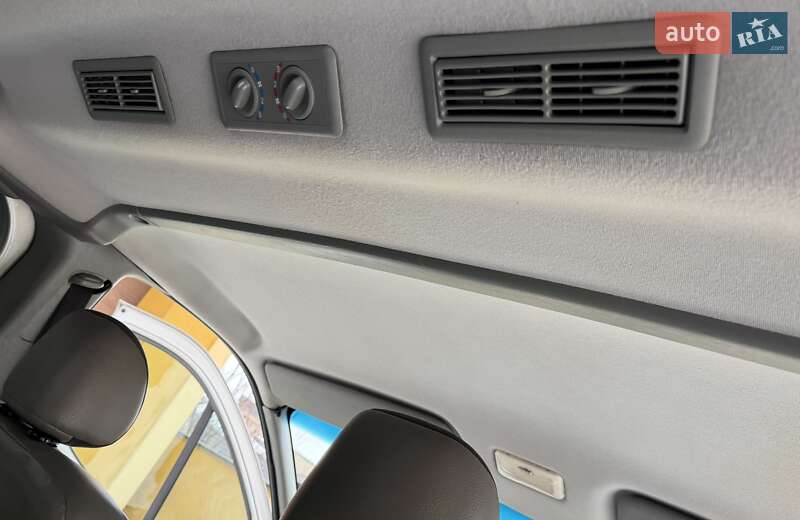 Минивэн Opel Vivaro 2012 в Львове