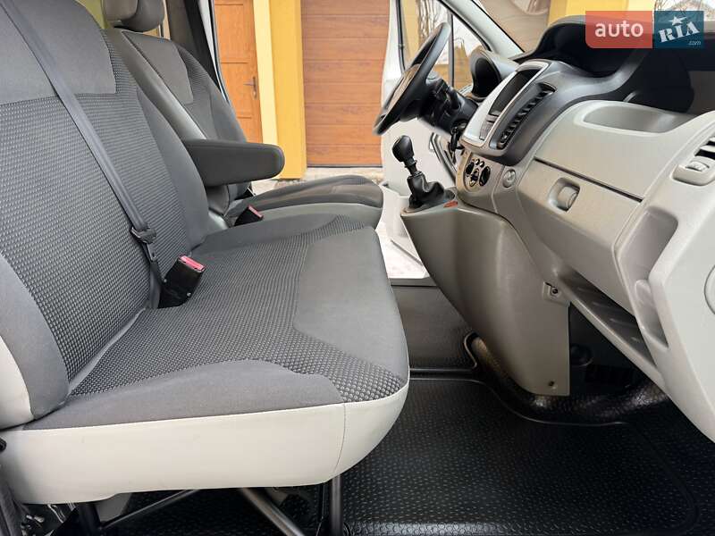 Минивэн Opel Vivaro 2012 в Львове