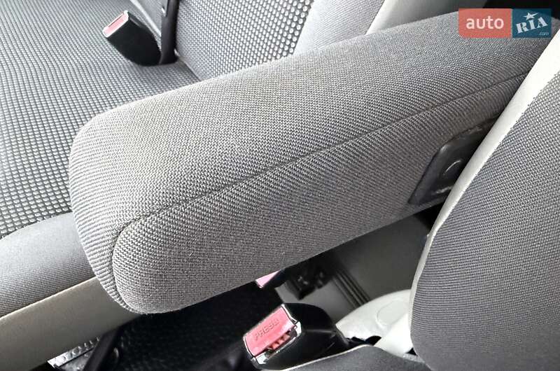 Минивэн Opel Vivaro 2012 в Львове