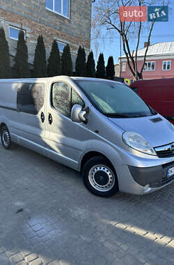 Грузопассажирский фургон Opel Vivaro 2011 в Львове