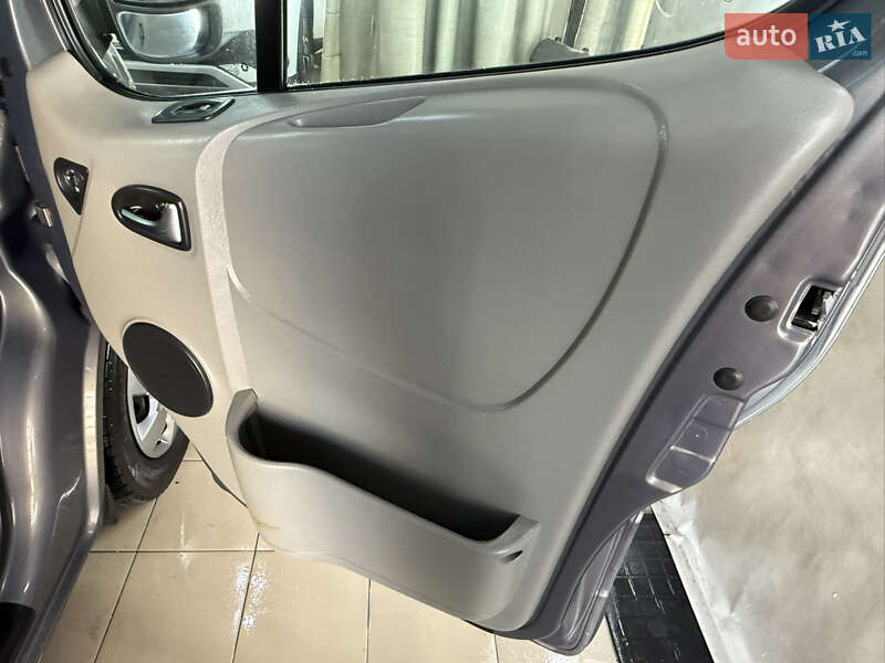 Минивэн Opel Vivaro 2012 в Киеве