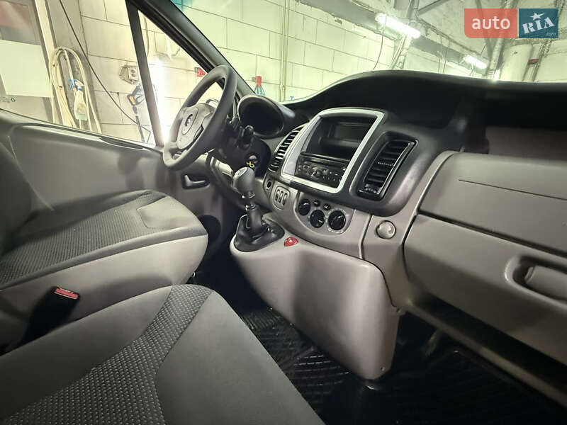 Минивэн Opel Vivaro 2012 в Киеве