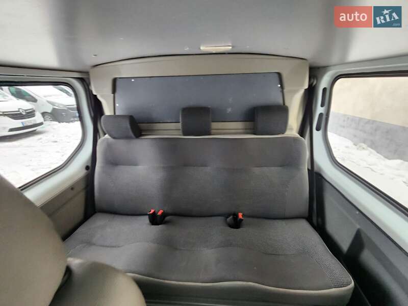 Грузопассажирский фургон Opel Vivaro 2011 в Дубно