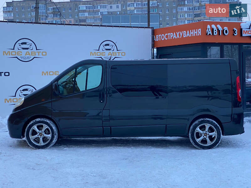 Грузопассажирский фургон Opel Vivaro 2011 в Ровно