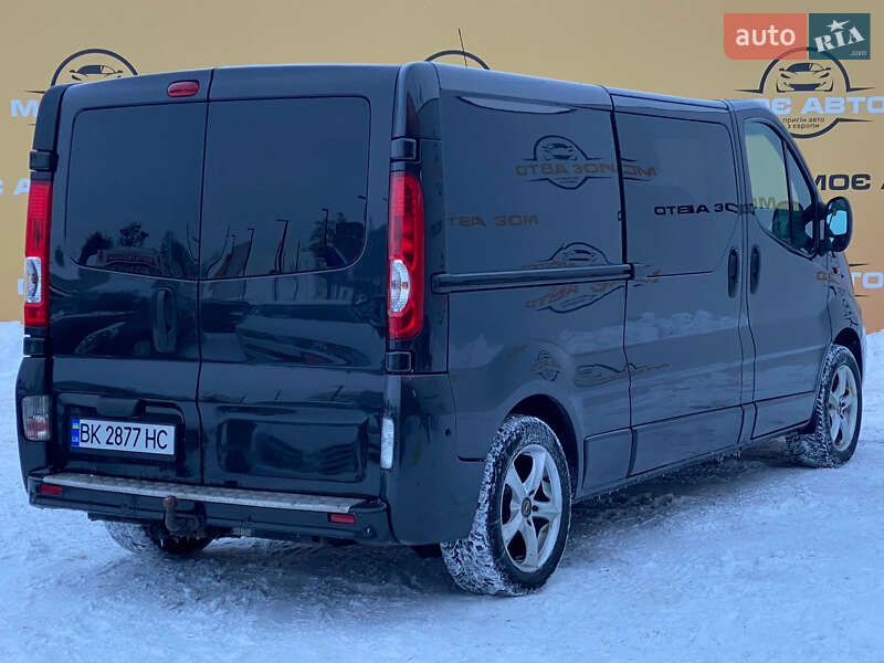 Грузопассажирский фургон Opel Vivaro 2011 в Ровно