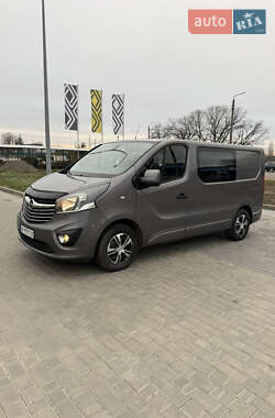 Грузопассажирский фургон Opel Vivaro 2015 в Вознесенске