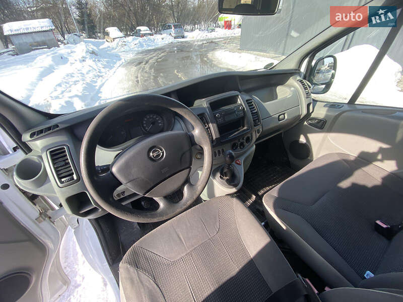 Грузовой фургон Opel Vivaro 2013 в Львове