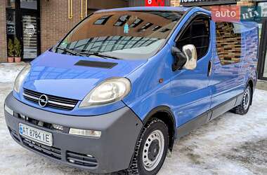 Вантажопасажирський фургон Opel Vivaro 2002 в Калуші