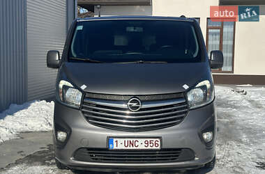 Грузопассажирский фургон Opel Vivaro 2015 в Дубно