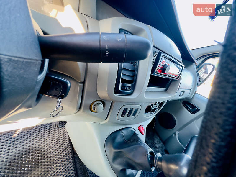 Минивэн Opel Vivaro 2006 в Львове