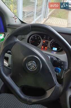 Мінівен Opel Vivaro 2004 в Калуші