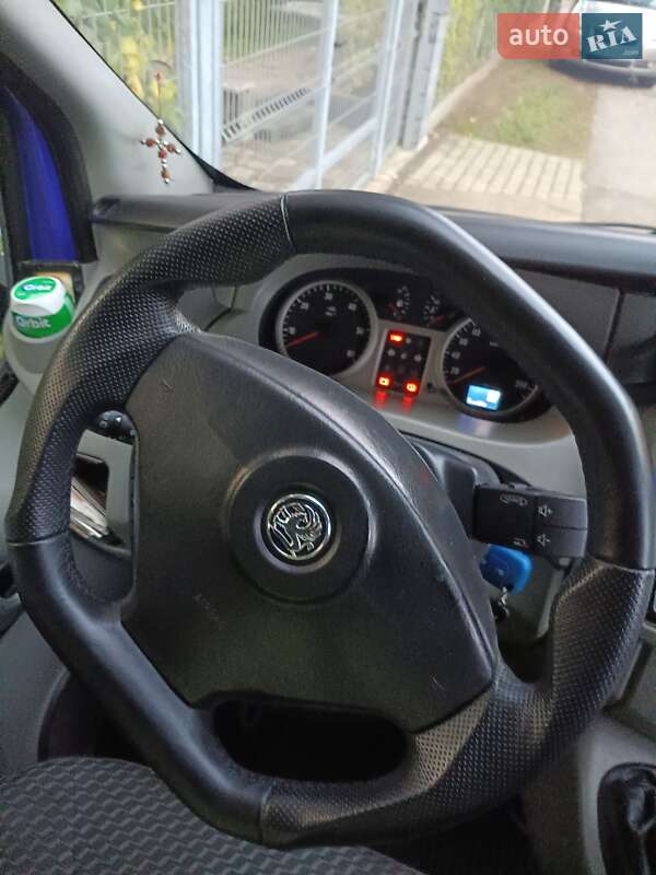 Мінівен Opel Vivaro 2004 в Калуші
