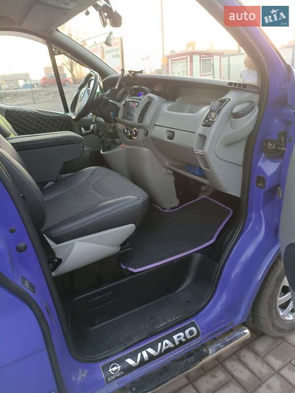 Мінівен Opel Vivaro 2004 в Калуші