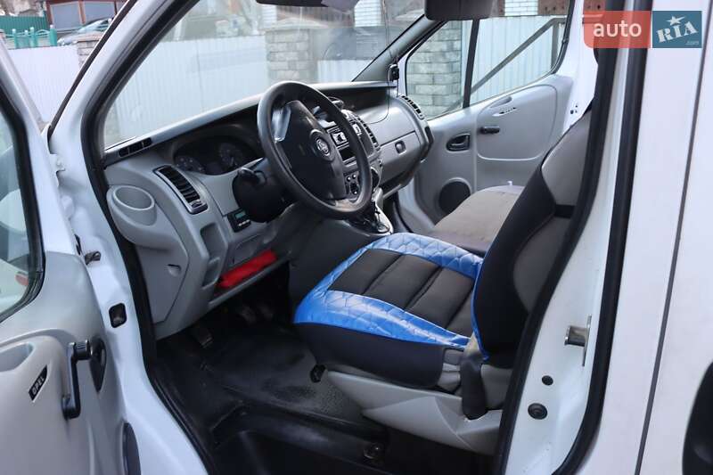 Грузовой фургон Opel Vivaro 2008 в Яремче