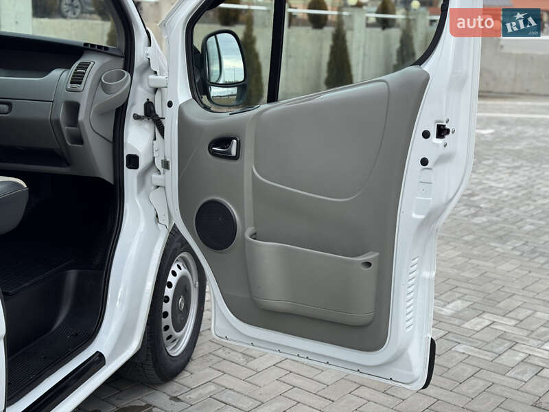 Минивэн Opel Vivaro 2014 в Черновцах