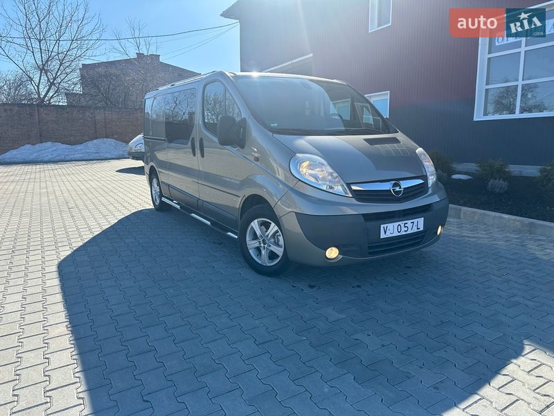 Грузопассажирский фургон Opel Vivaro 2014 в Дубно