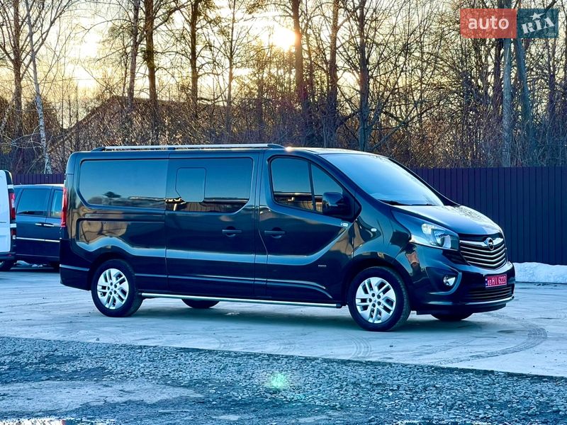 Грузопассажирский фургон Opel Vivaro 2015 в Млинове