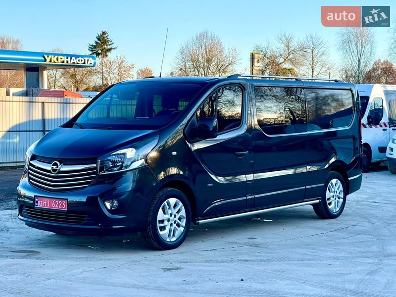 Грузопассажирский фургон Opel Vivaro 2015 в Млинове