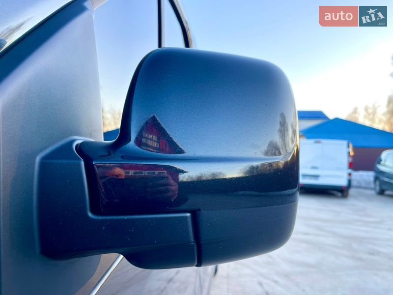 Грузопассажирский фургон Opel Vivaro 2015 в Млинове