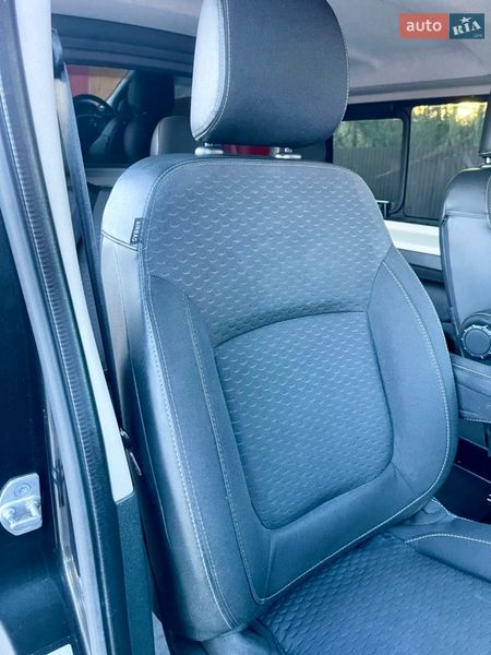 Грузопассажирский фургон Opel Vivaro 2015 в Млинове