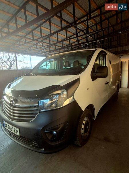 Вантажний фургон Opel Vivaro 2015 в Корсунь-Шевченківському