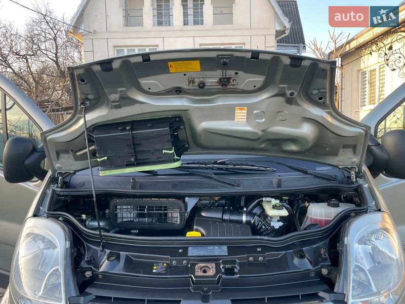 Минивэн Opel Vivaro 2010 в Хотине