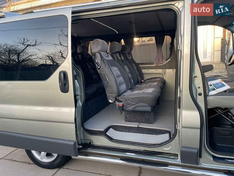 Минивэн Opel Vivaro 2010 в Хотине