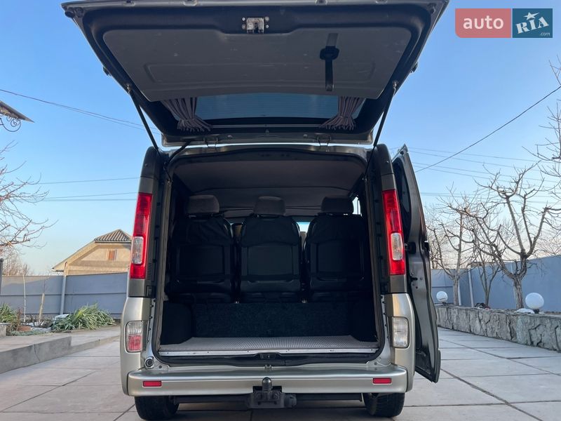 Минивэн Opel Vivaro 2010 в Хотине