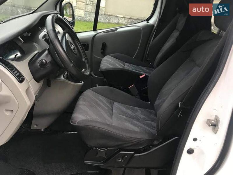 Минивэн Opel Vivaro 2003 в Черновцах