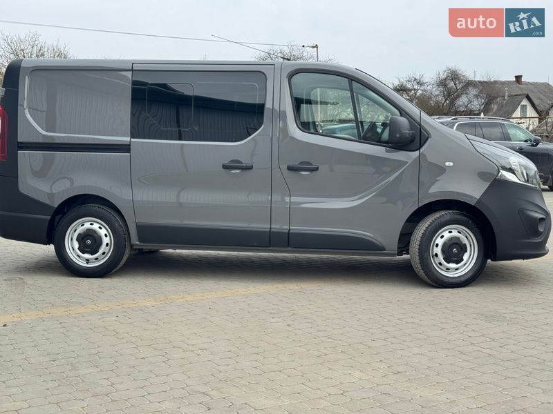 Грузопассажирский фургон Opel Vivaro 2017 в Коломые