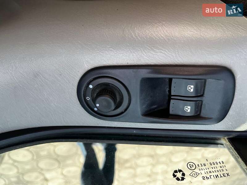 Минивэн Opel Vivaro 2010 в Вознесенске фото 17 Минивэн Opel Vivaro 2010 в Вознесенске