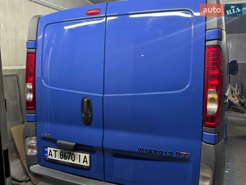 Вантажний фургон Opel Vivaro 2005 в Івано-Франківську
