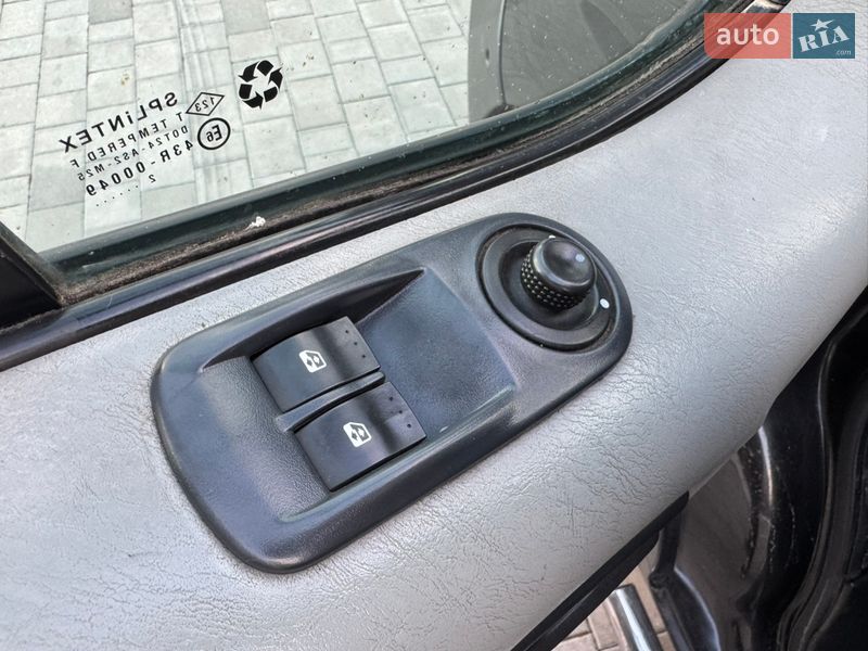 Мінівен Opel Vivaro 2003 в Луцьку