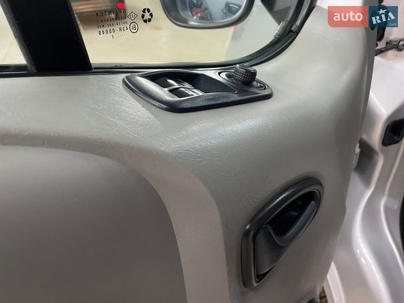 Мінівен Opel Vivaro 2012 в Стрию