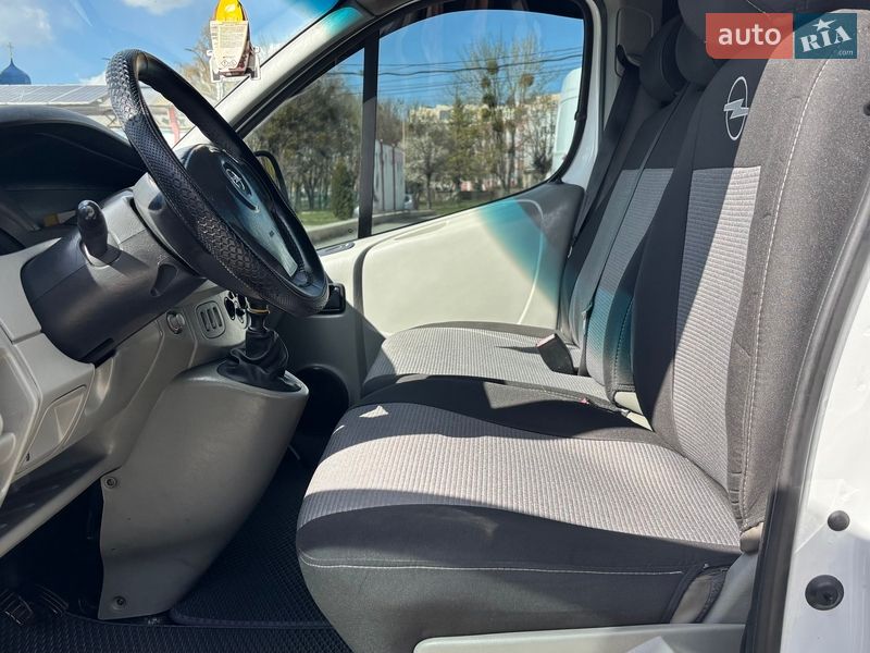 Мінівен Opel Vivaro 2005 в Чернівцях