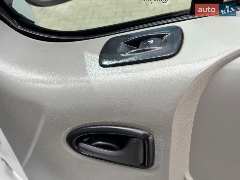 Мінівен Opel Vivaro 2005 в Чернівцях