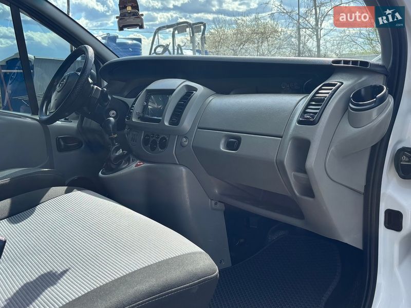 Мінівен Opel Vivaro 2005 в Чернівцях