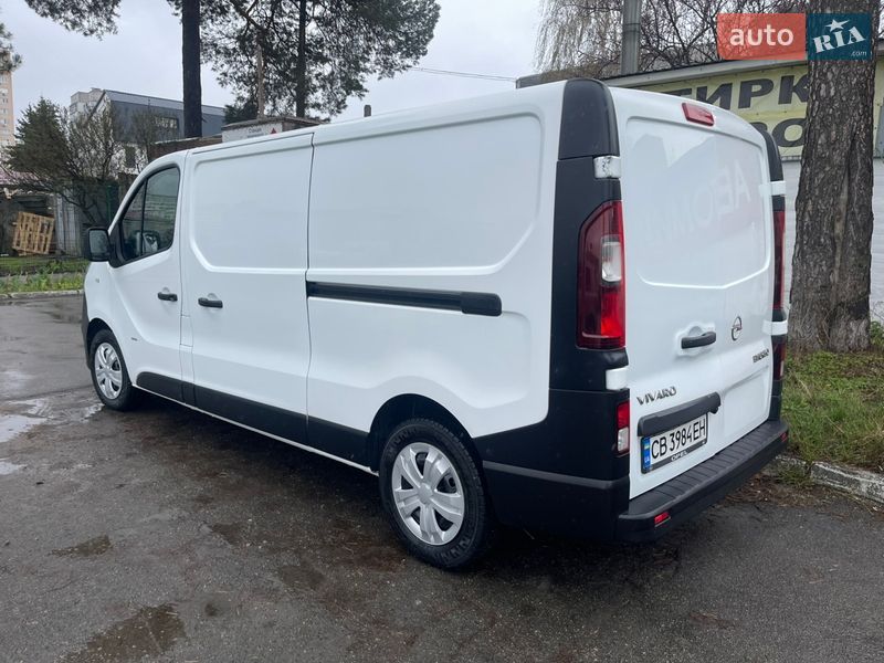 Вантажопасажирський фургон Opel Vivaro 2015 в Києві