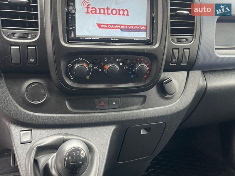 Вантажопасажирський фургон Opel Vivaro 2015 в Києві