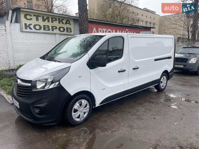 Вантажопасажирський фургон Opel Vivaro 2015 в Києві
