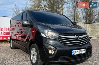 Вантажопасажирський фургон Opel Vivaro 2016 в Черкасах