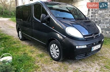 Вантажопасажирський фургон Opel Vivaro 2002 в Львові