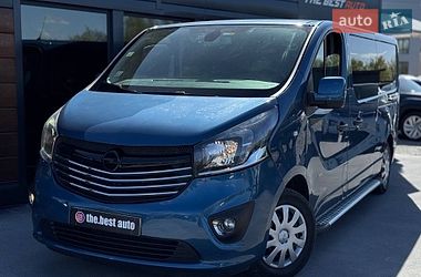 Грузопассажирский фургон Opel Vivaro 2016 в Ровно