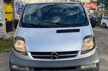 Грузопассажирский фургон Opel Vivaro 2004 в Дрогобыче