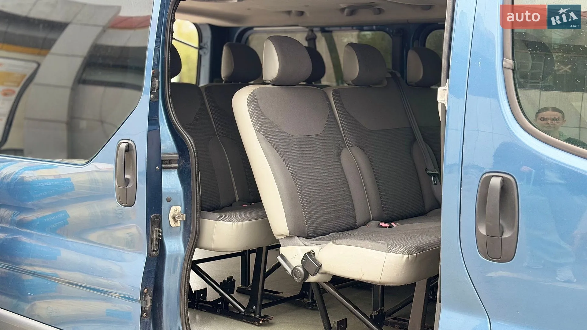 2010 Opel Vivaro - мініатюра 28