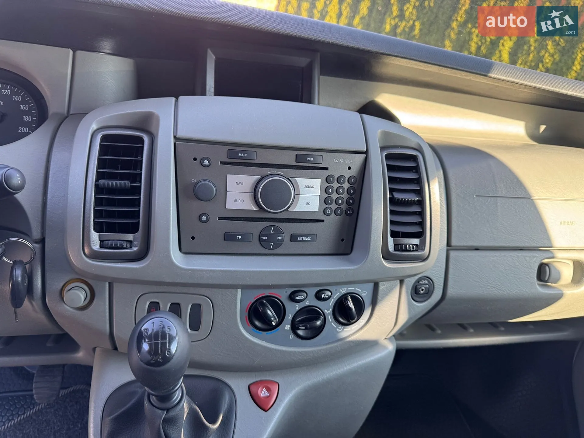 2010 Opel Vivaro - мініатюра 13