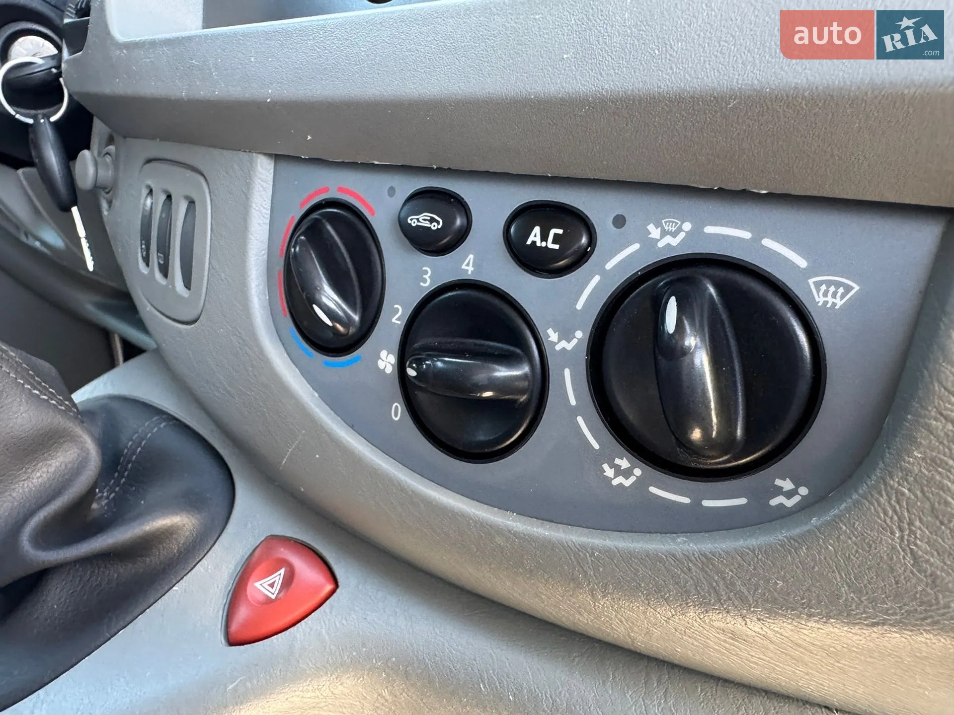 2010 Opel Vivaro - мініатюра 16