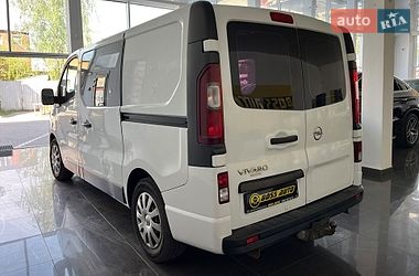 Грузопассажирский фургон Opel Vivaro 2015 в Львове